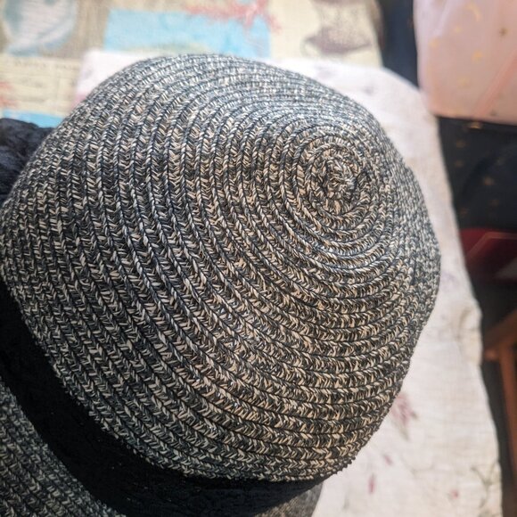 Bucket hat. Black lace bow - Picture 5 of 6